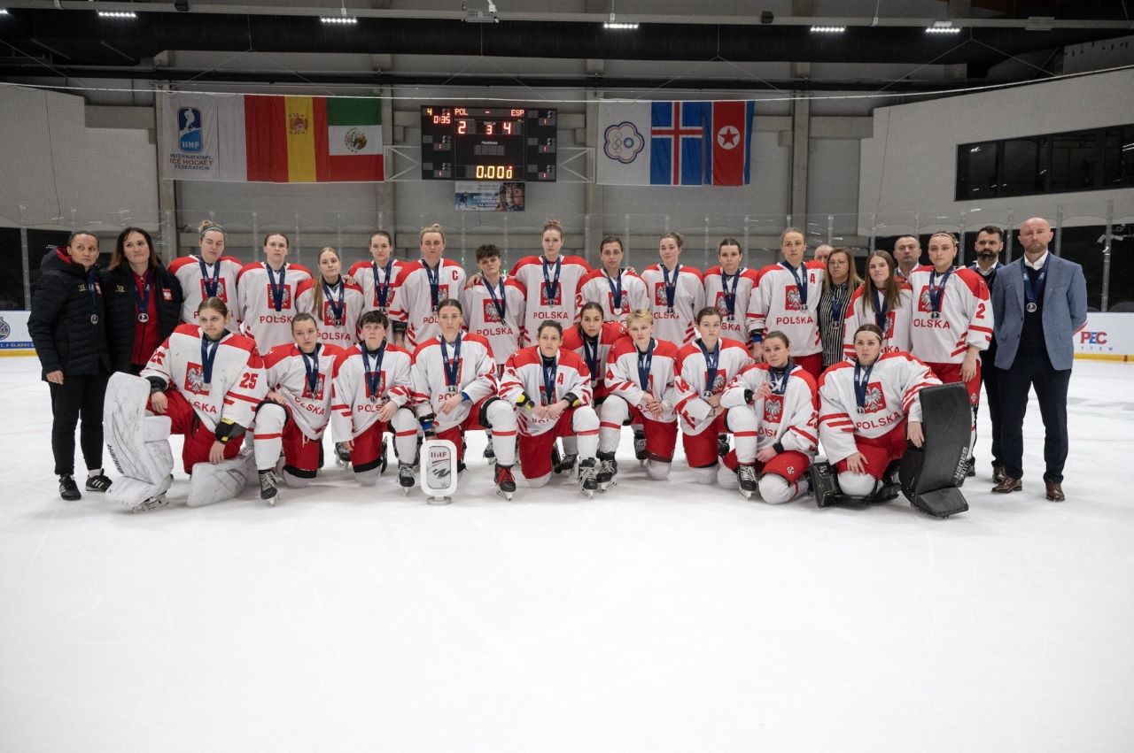 Hokej na lodzie: Polki ze srebrem. W ostatnim meczu uległy Hiszpanii [ZDJĘCIA]