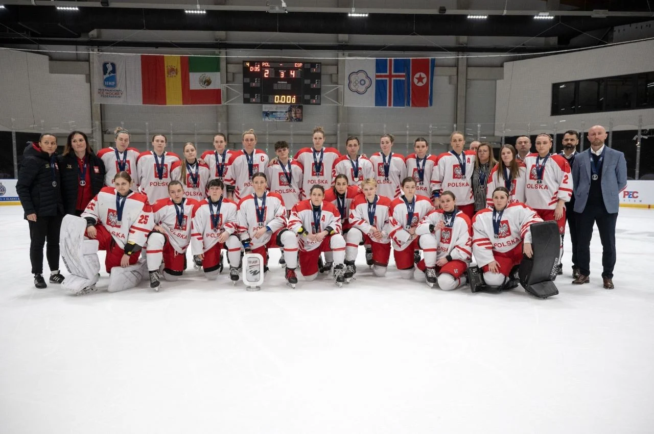 Hokej na lodzie: Polki ze srebrem. W ostatnim meczu uległy Hiszpanii [ZDJĘCIA]