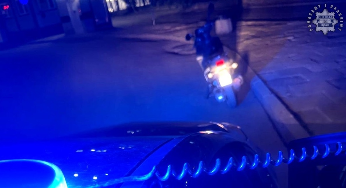 18-latek wjechał motorowerem pod zakaz wjazdu, był nietrzeźwy i bez uprawnień