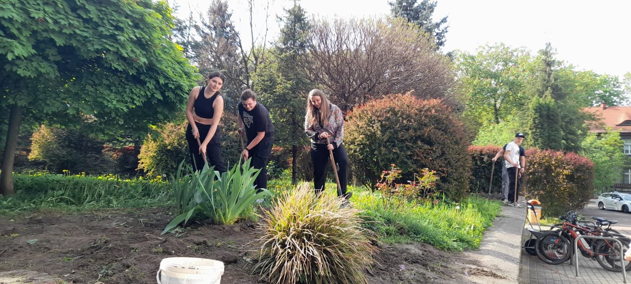 Młodzieżowa Rada Miejska wraz z ekodoradcą gminnym zakończyła zieloną inicjatywę [ZDJĘCIA]