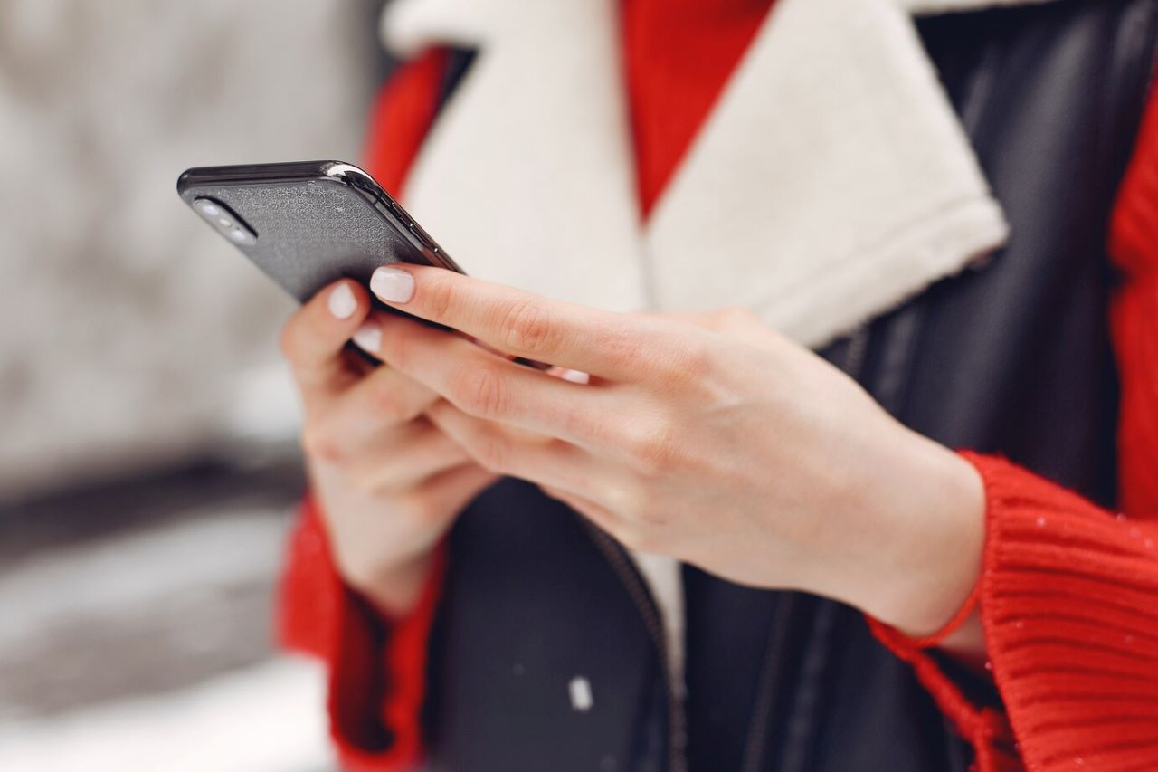 Piesi, pamiętajcie o zakazie korzystania z telefonów na przejściu!