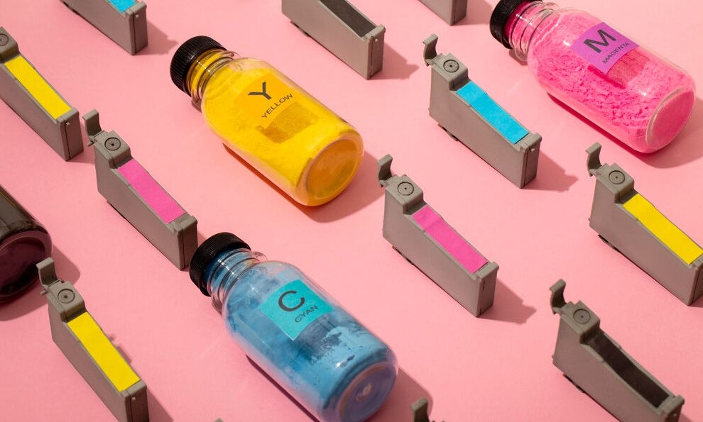 Jak włożyć tusz do drukarki HP?