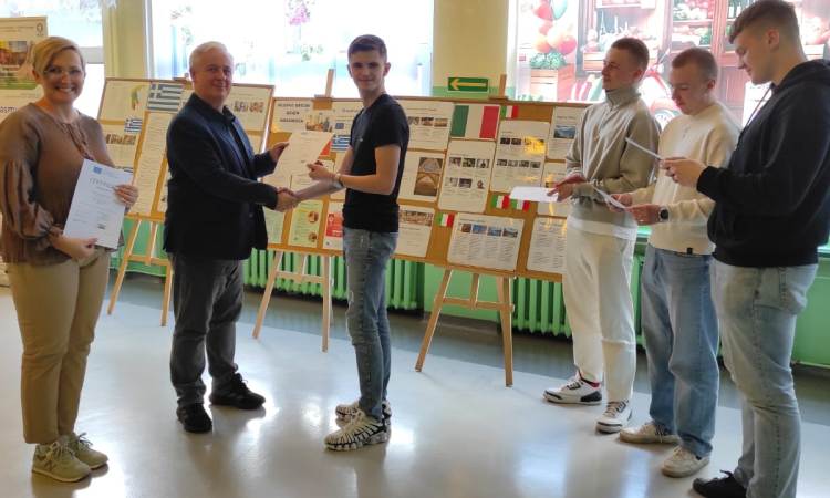 W Technikum nr 5 Samochodowo-Mechatronicznym zorganizowano Dni Programów Europejskich