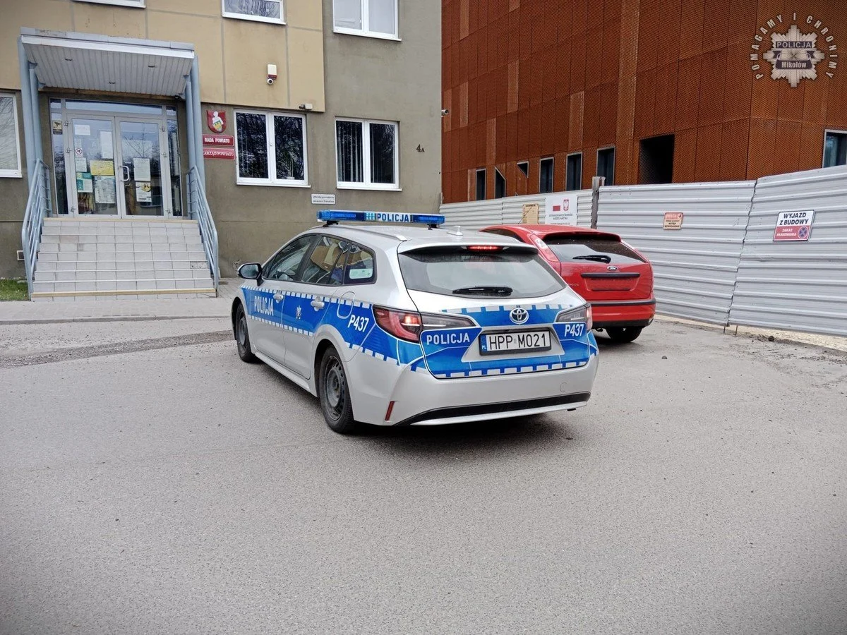 Mężczyzna na dozór przyjechał autem mimo zakazu...