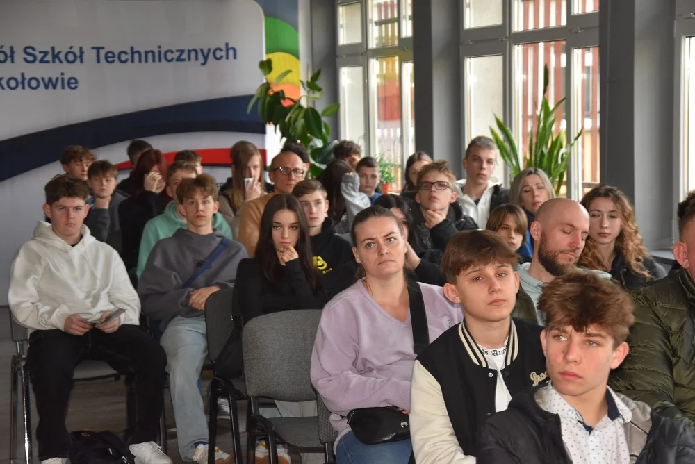 Dzień Otwarty w ZST Mikołów – uczniowie poznali ofertę edukacyjną [FOTO]