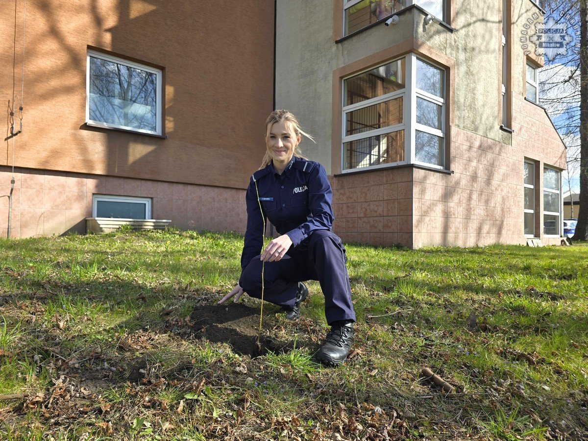 Śląskie policjantki posadziły 100 drzew z okazji 100-lecia Kobiet w Policji