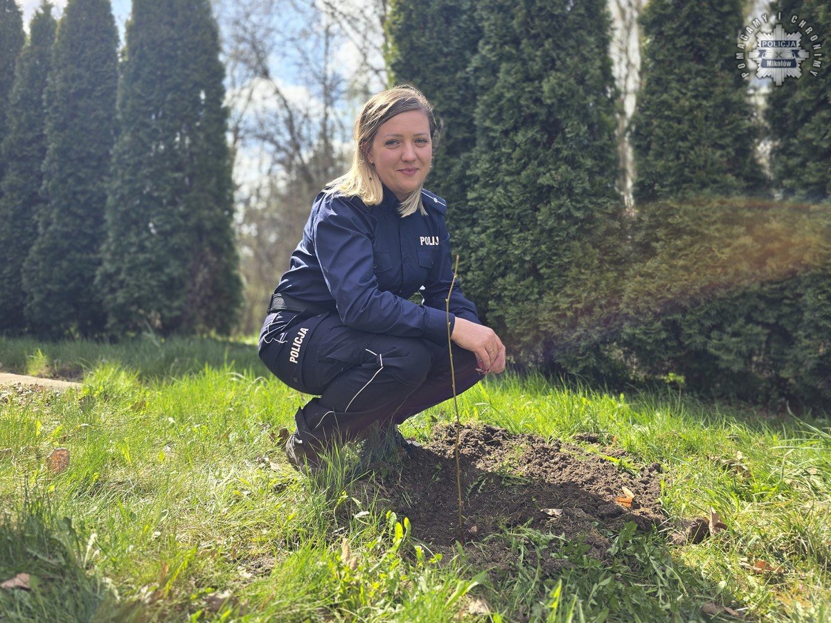 Śląskie policjantki posadziły 100 drzew z okazji 100-lecia Kobiet w Policji