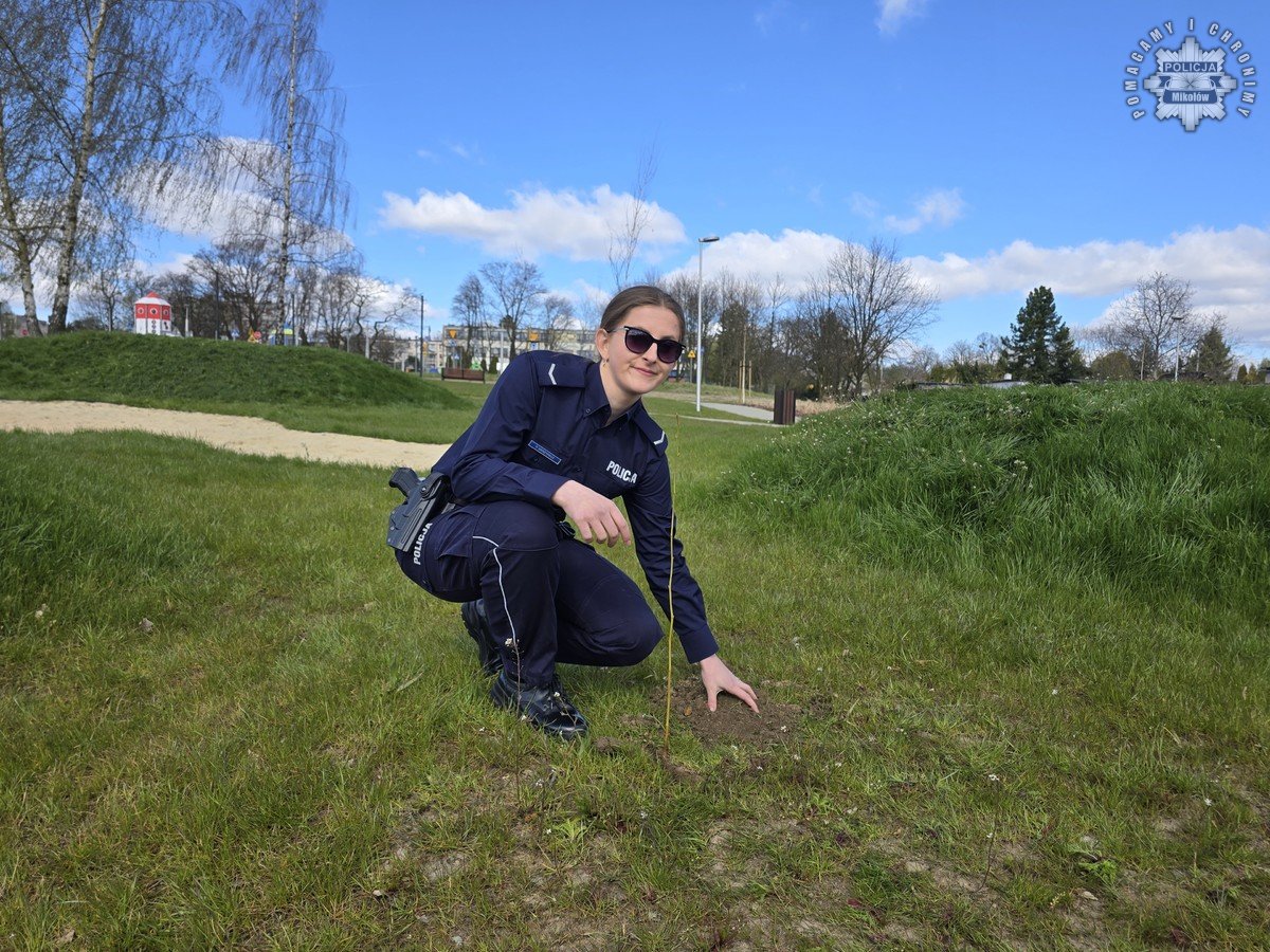 Śląskie policjantki posadziły 100 drzew z okazji 100-lecia Kobiet w Policji