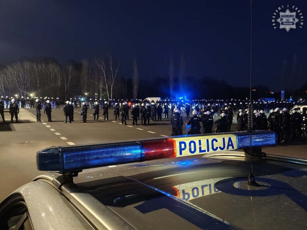 Pirotechnika, dron i narkotyki. Policja podsumowała zabezpieczenie meczu Ruch–Legia 4