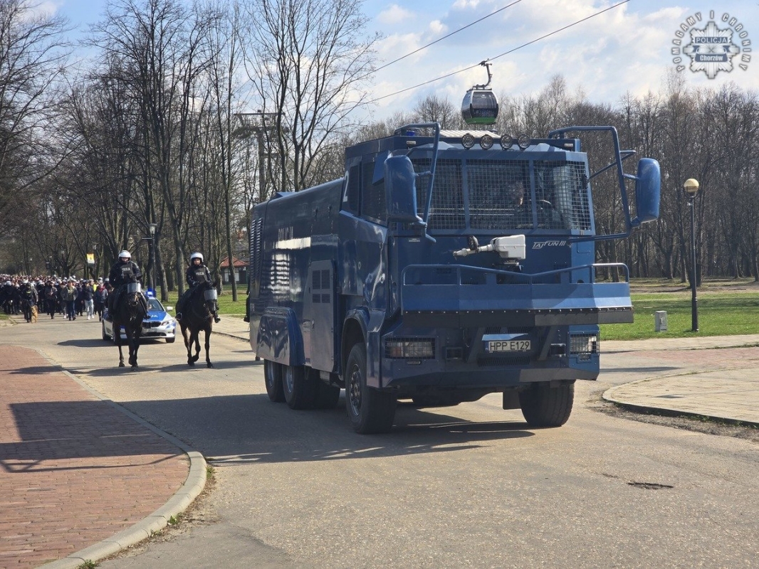 Pirotechnika, dron i narkotyki. Policja podsumowała zabezpieczenie meczu Ruch–Legia 6