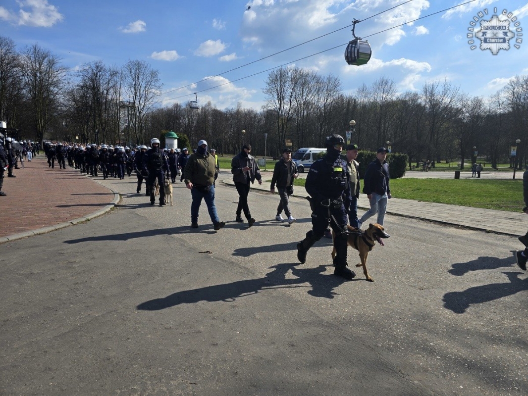 Pirotechnika, dron i narkotyki. Policja podsumowała zabezpieczenie meczu Ruch–Legia 7