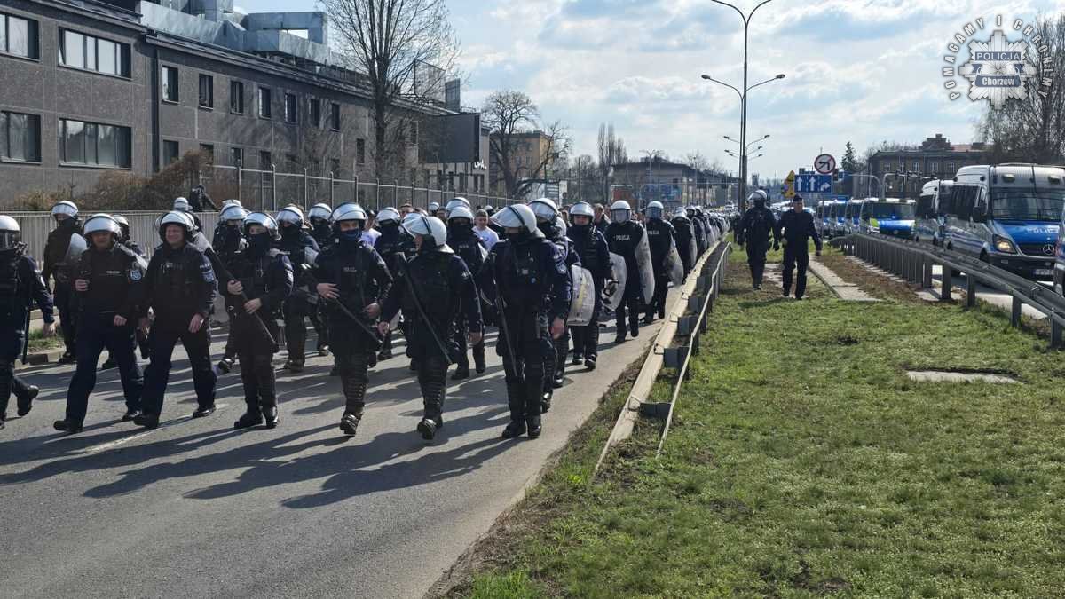 Pirotechnika, dron i narkotyki. Policja podsumowała zabezpieczenie meczu Ruch–Legia