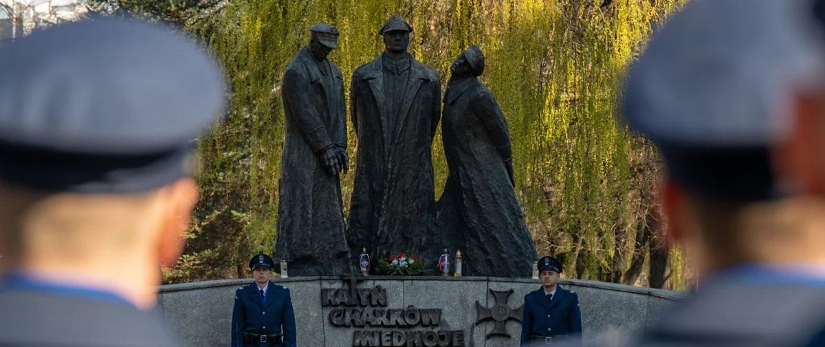 Śląskie służby mundurowe uczciły 85. rocznicę Zbrodni Katyńskiej