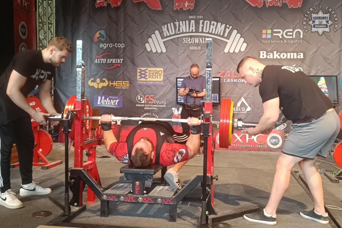 Katowicki policjant podwójnym Mistrzem Europy w wyciskaniu sztangi!