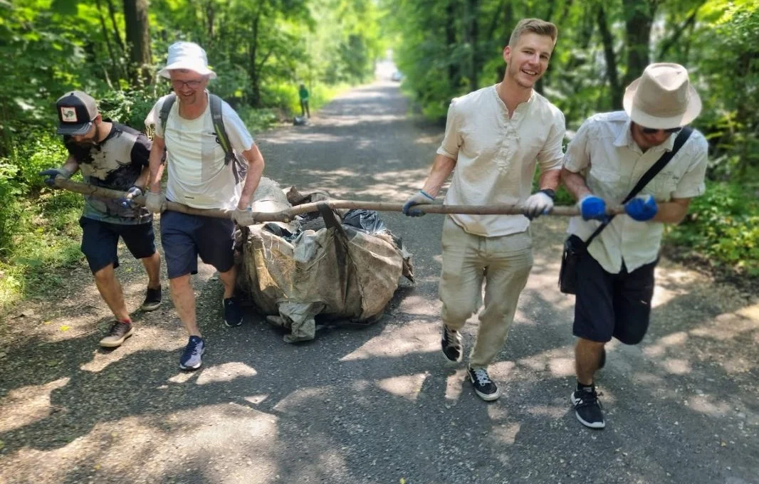 Katowice sprzątają z firmami! Wybierz teren i dołącz do wielkiego wiosennego sprzątania