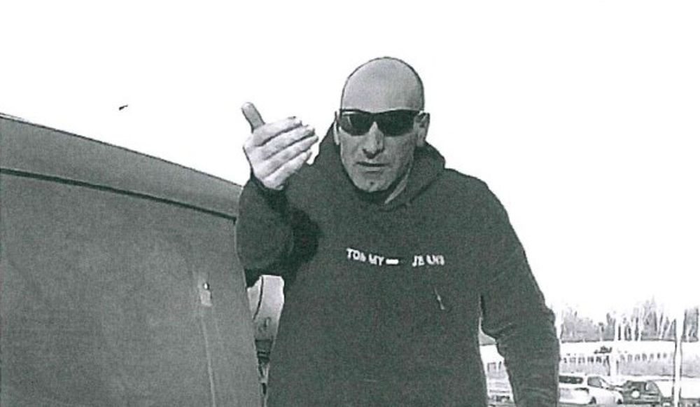 Kryminalni w Katowicach szukają sprawcy zniszczenia samochodu!