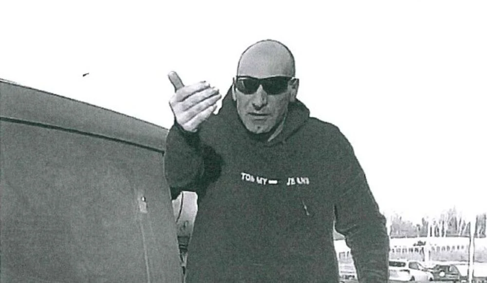 Kryminalni w Katowicach szukają sprawcy zniszczenia samochodu!