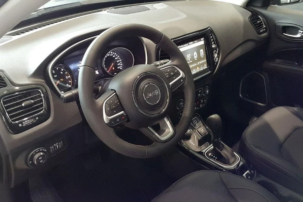 Dlaczego warto kupić Jeepa w autoryzowanym salonie?