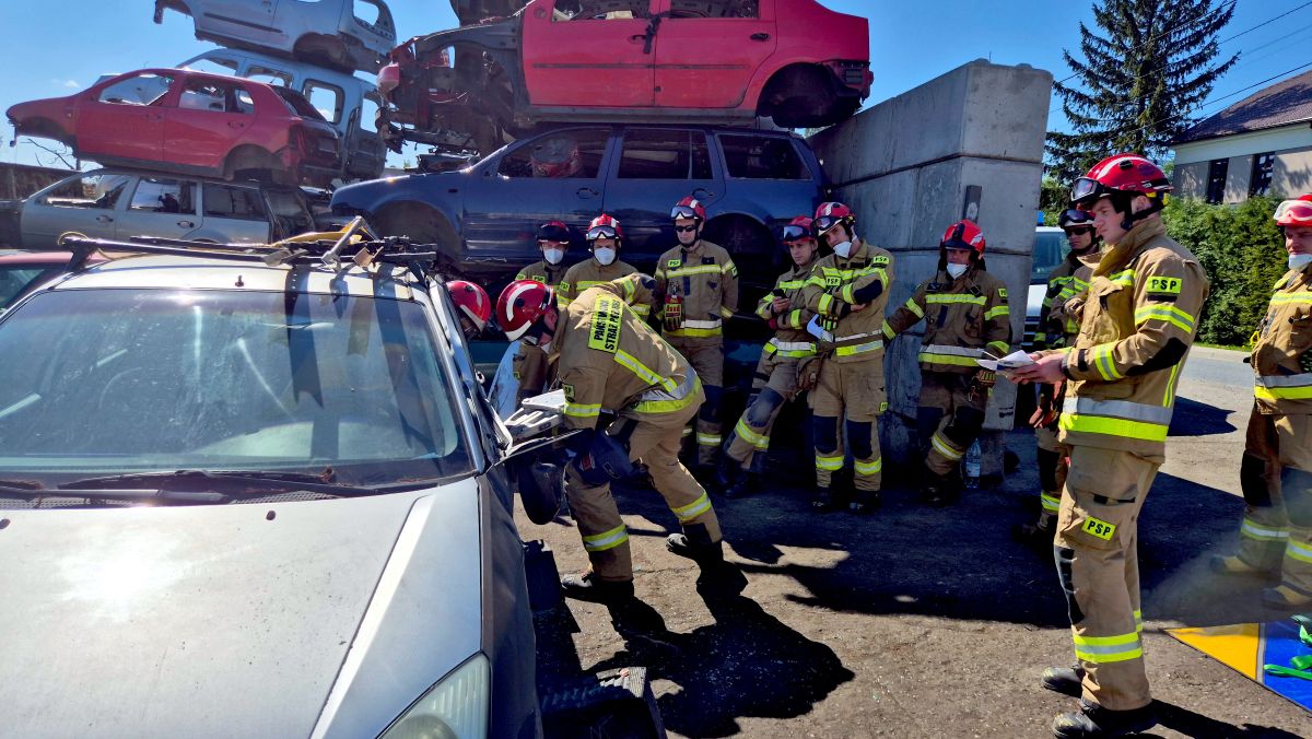 Szkolenie ratownictwa technicznego: wspólne ćwiczenia strażaków z województwa śląskiego
