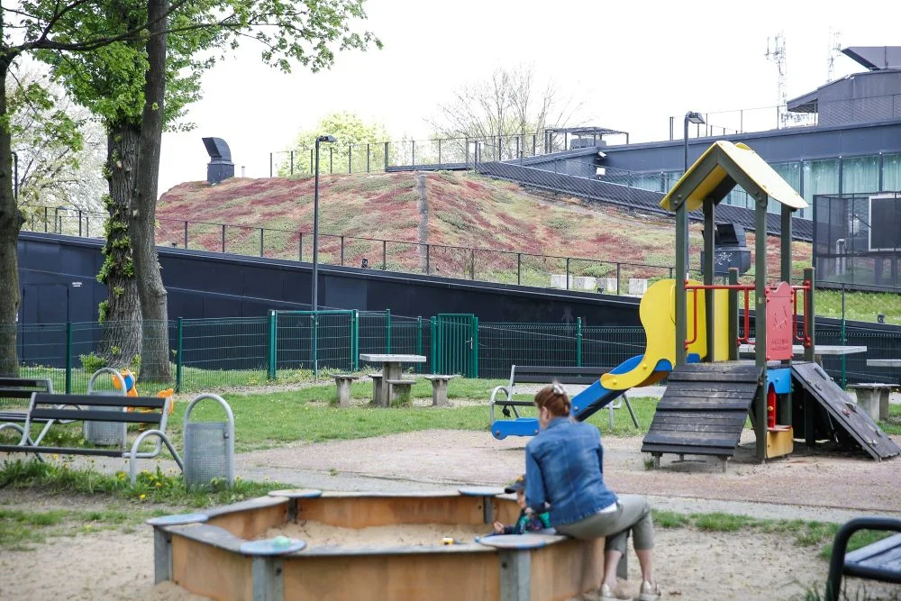 Nowy rozdział dla placu zabaw przy MDK Dąb! Szykuje się gruntowna modernizacja