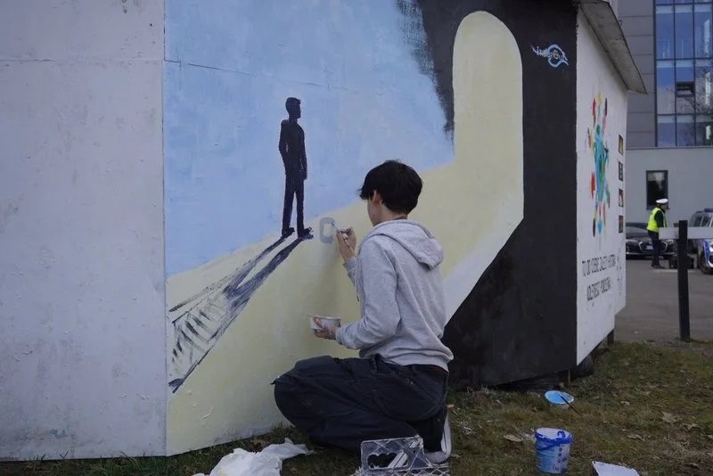 Projekt InsideOut w Żorach – uczniowie stworzyli mural na rzecz społecznej świadomości