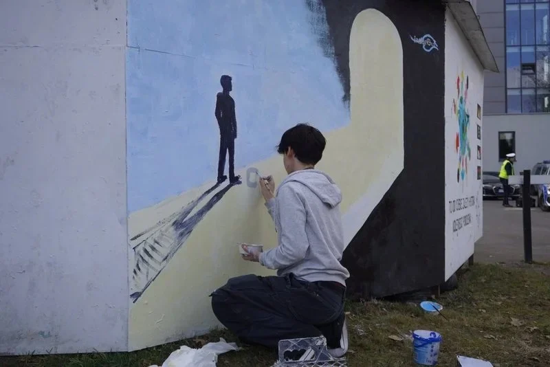 Projekt InsideOut w Żorach – uczniowie stworzyli mural na rzecz społecznej świadomości