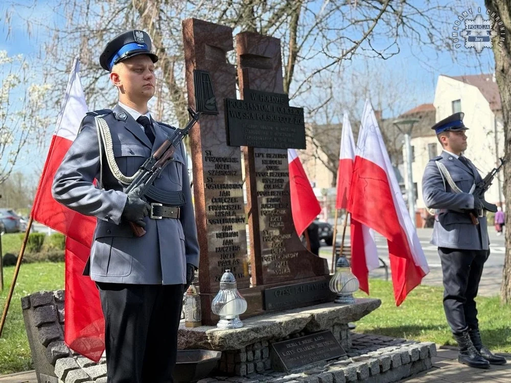 Pamięć o ofiarach Zbrodni Katyńskiej – uroczystość w Żorach przy pomniku [FOTO]