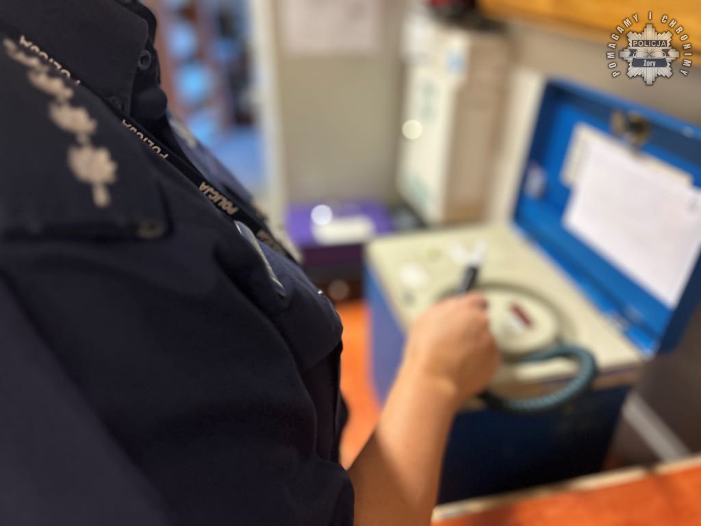 Nietrzeźwa kierująca zatrzymana po niebezpiecznym manewrze na przejściu dla pieszych