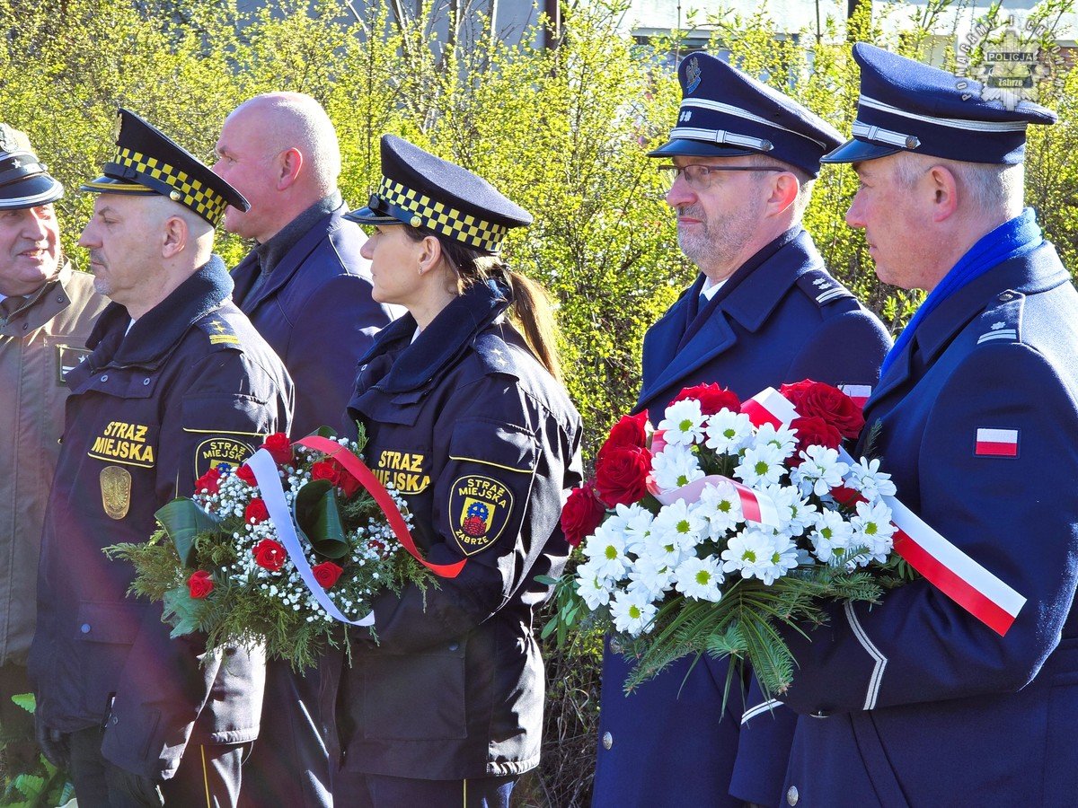 W Zabrzu uczczono pamięć ofiar Katynia i Smoleńska [FOTO]