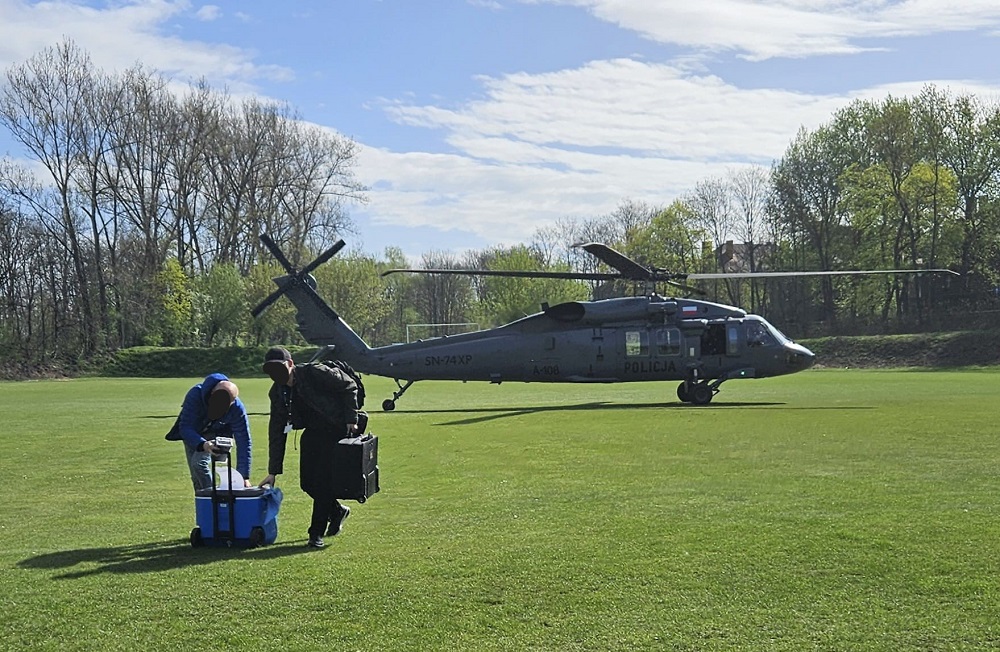 Strażacy zabezpieczyli lądowanie Black Hawka z organem do przeszczepu