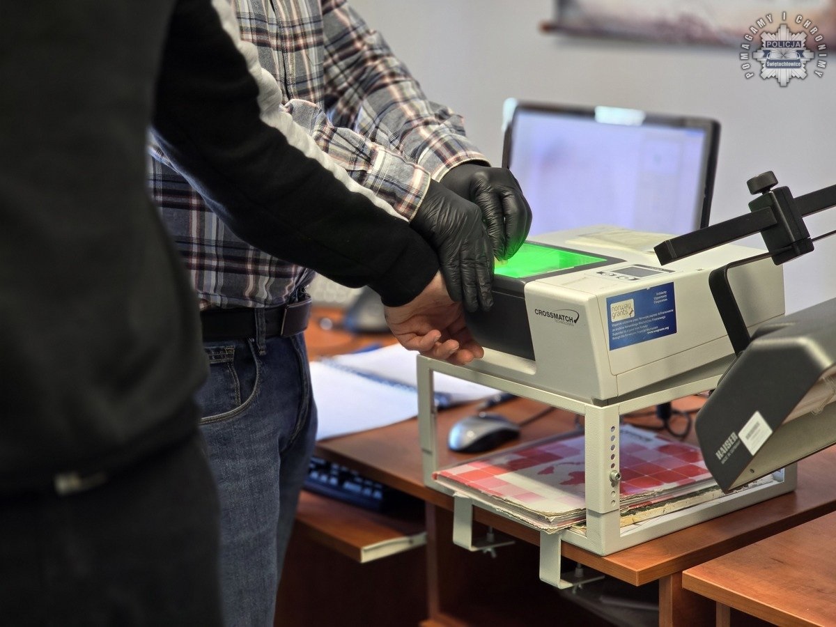 Złodziej recydywista w rękach kryminalnych. Ukradł kilkanaście opakowań kawy