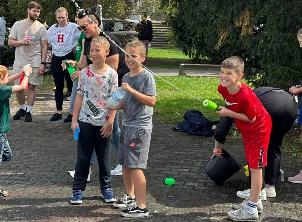 Wielkanocna wodna bitwa w Świętochłowicach! Radosne świętowanie na "Skałce"