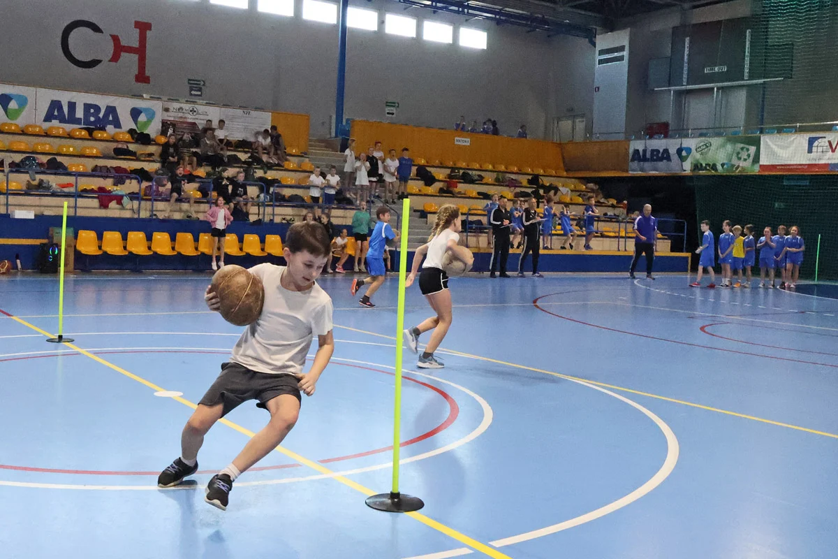 150 dzieci rywalizowało w grach i zabawach w hali MORiS