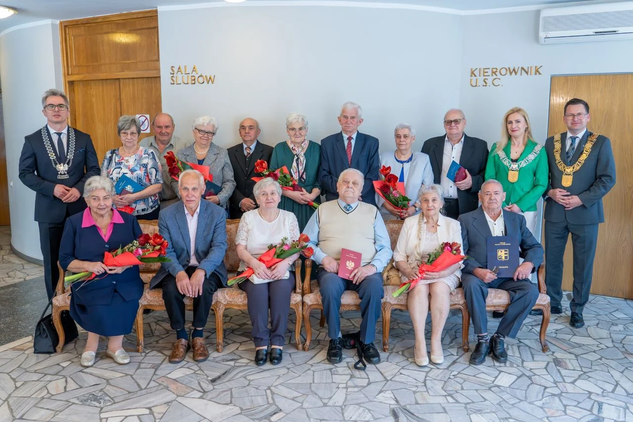 Chorzowskie małżeństwa świętowały Złote, Szmaragdowe i Diamentowe Gody [ZDJĘCIA]