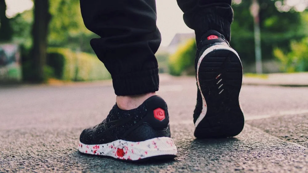 Sneakersy a komfort codziennego użytkowania – co wybrać na długie spacery?