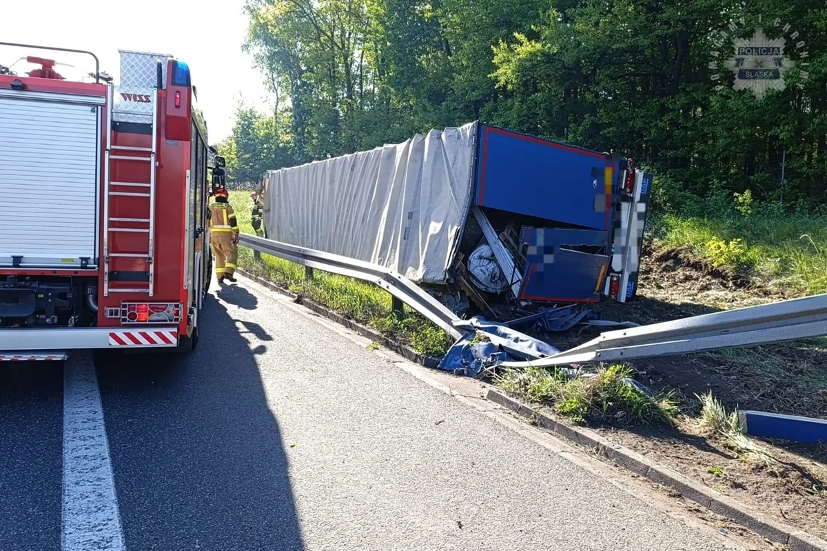 [AKTUALIZACJA] Utrudnienia na A4 w Rudzie Śląskiej – ciężarówka poza jezdnią