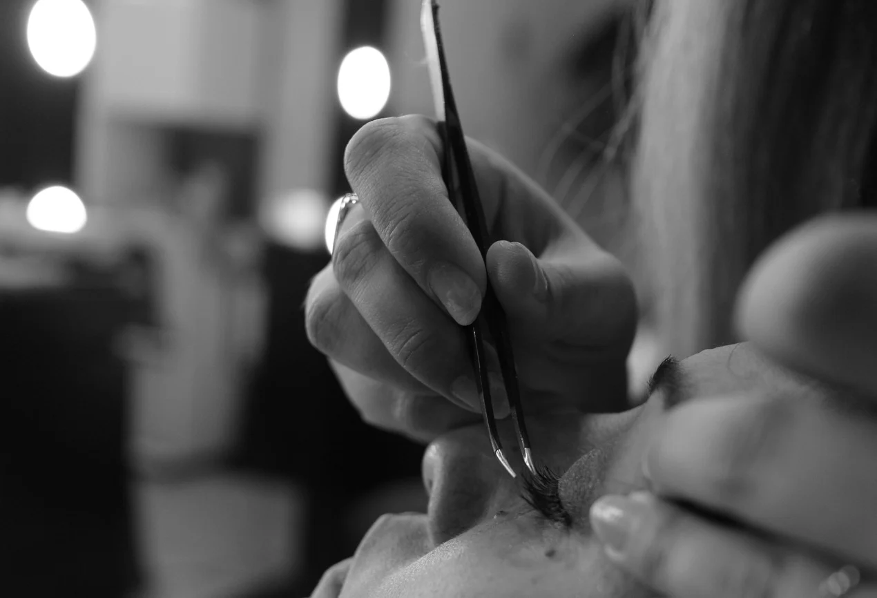 Rzęsy Bondingowe: sekret hipnotyzującego spojrzenia 