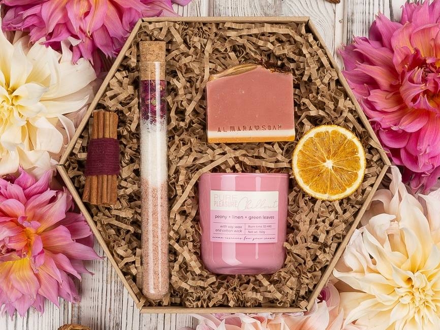 Prezent na podziękowanie – jak wyrazić wdzięczność w elegancki sposób?