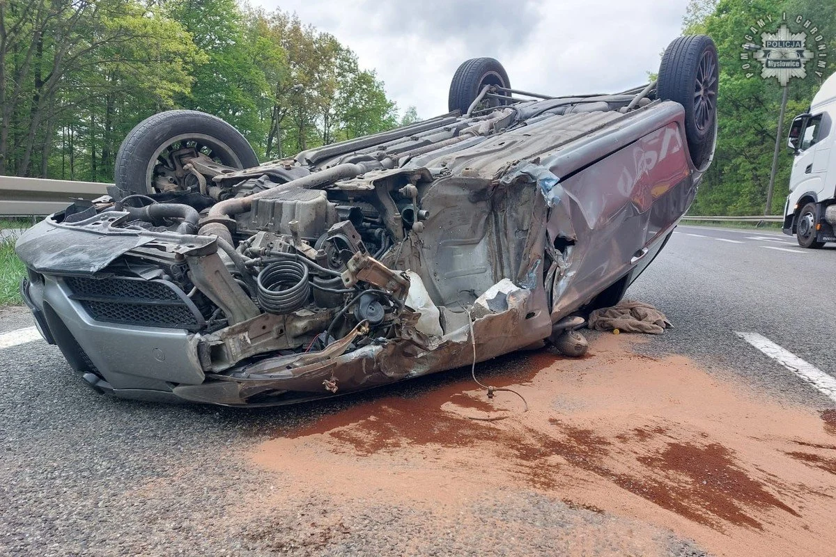 Dachowanie alfy romeo na S1. Policja ustala szczegóły