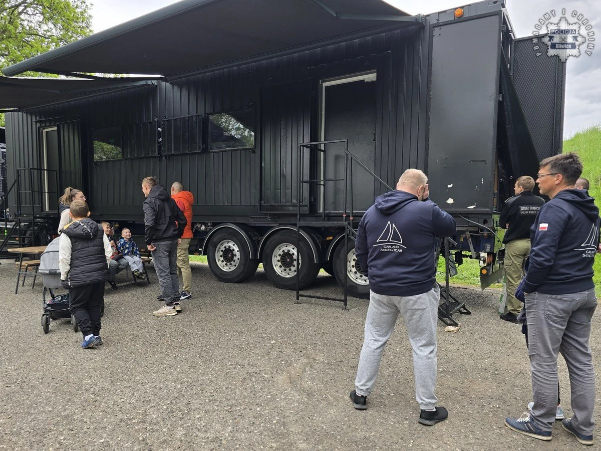 Escapetruck zatrzymał się w Pyskowicach – lekcja o handlu ludźmi [ZDJĘCIA]