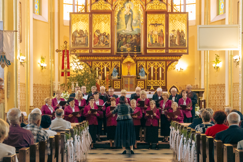 Koncert Pieśni Maryjnej w Wodzisławiu Śląskim - 7 chórów na jednym scenie