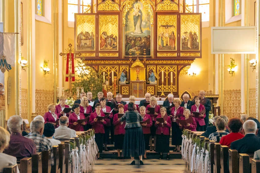 Koncert Pieśni Maryjnej w Wodzisławiu Śląskim - 7 chórów na jednym scenie