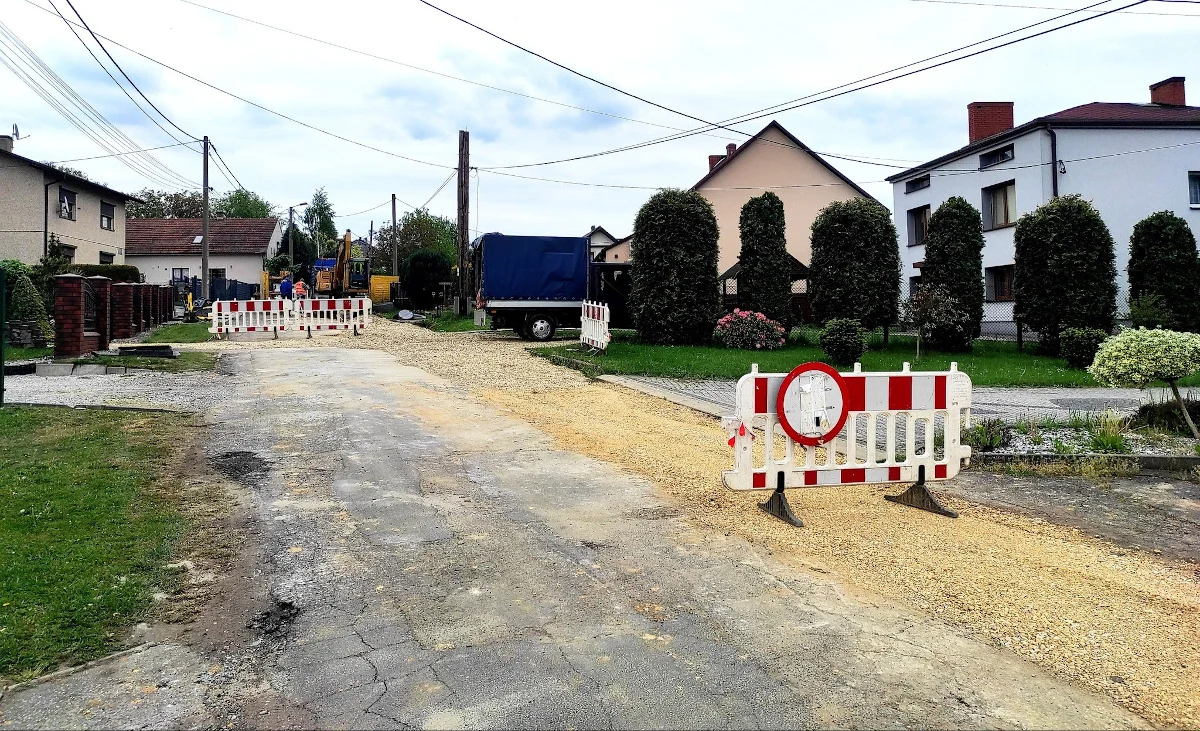 Budowa sieci kanalizacyjnej na ul. Chełmońskiego – inwestycje w Zawadzie