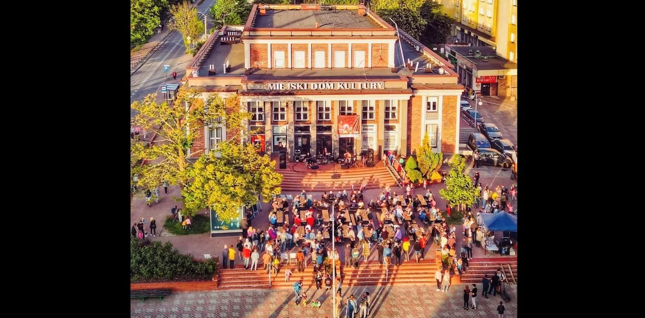 Letnia Scena MDK 2025 w Łaziskach Górnych – muzyczne lato pełne energii i atrakcji!