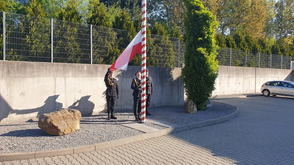 Strażacy z Mysłowic uczcili Święto Flagi RP. Uroczystość na terenie komendy PSP