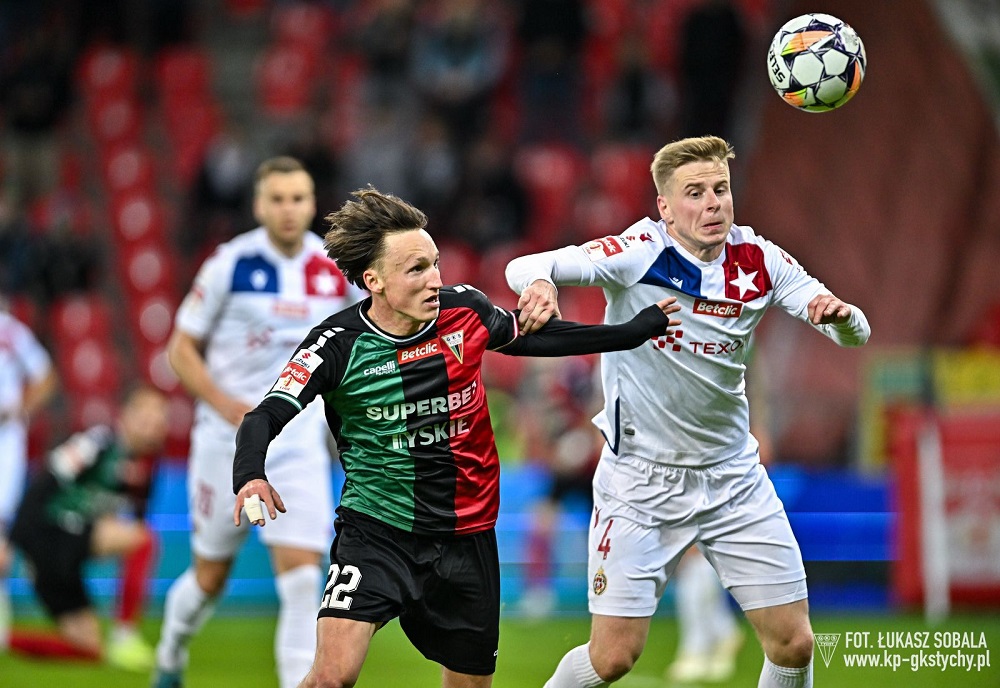 GKS Tychy przegrywa z Wisłą Kraków. Pełne trybuny i wielkie emocje