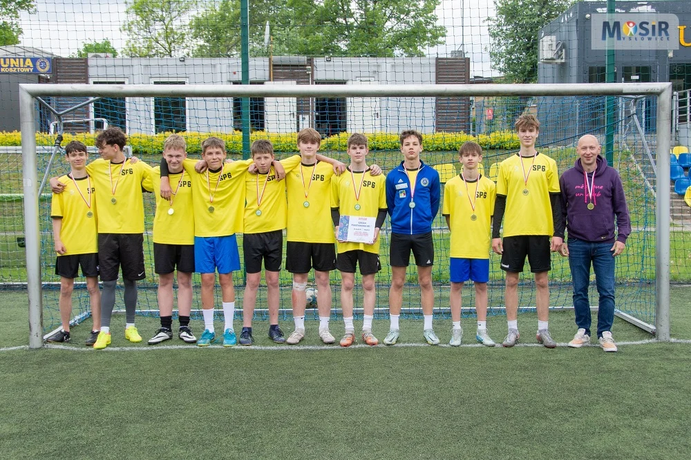 Igrzyska Młodzieży Szkolnej 2024/2025 – zacięta rywalizacja w piłce nożnej i lekkoatletyce