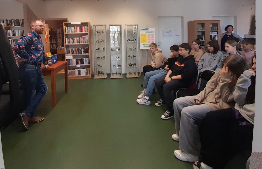 Tydzień Bibliotek w Orzeszu rozpoczęty! Gościem był Krzysztof Piersa