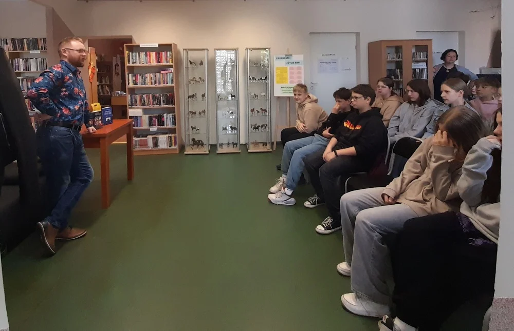 Tydzień Bibliotek w Orzeszu rozpoczęty! Gościem był Krzysztof Piersa