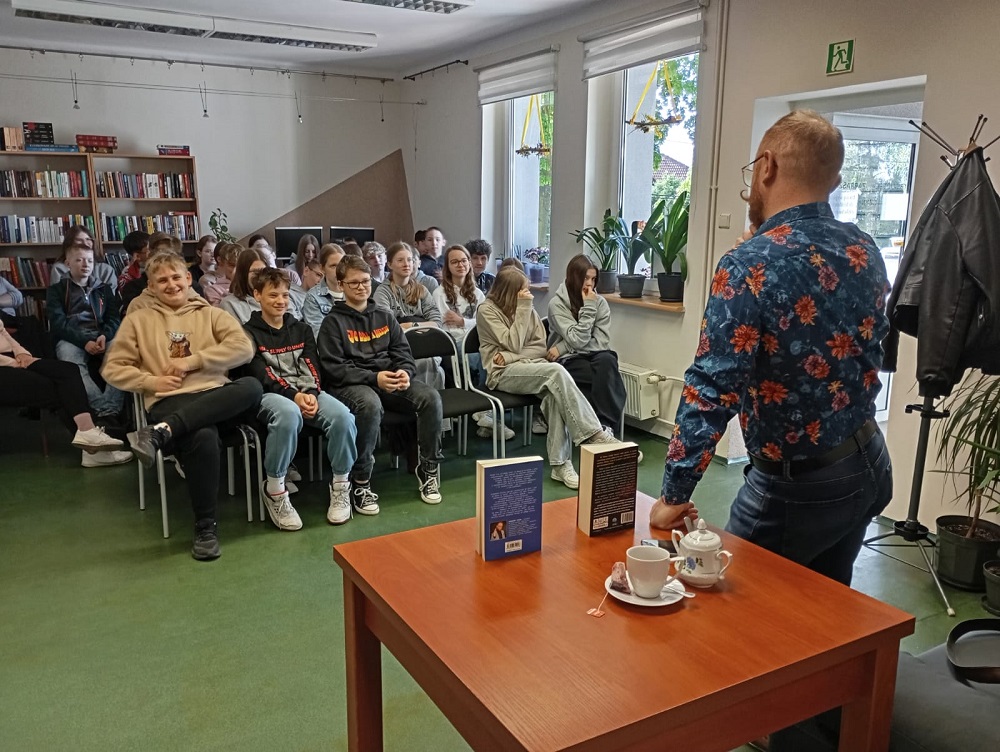 Tydzień Bibliotek w Orzeszu rozpoczęty! Gościem był Krzysztof Piersa